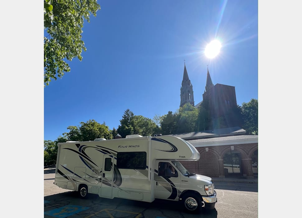 Class C Motor Home rentals in Chicago