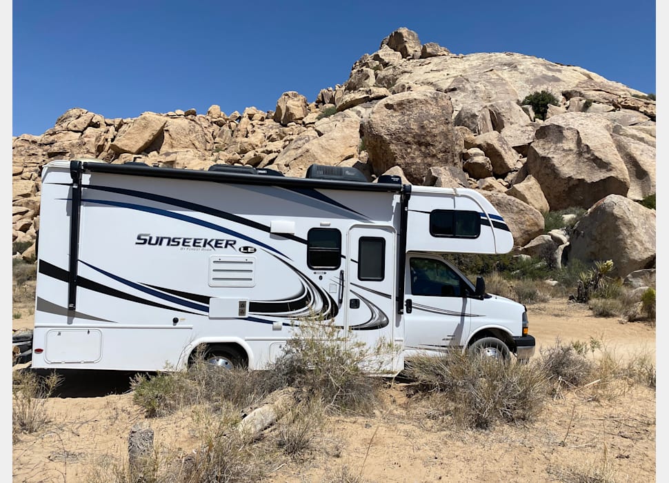 Class C Motor Home rentals in Santa Clarita
