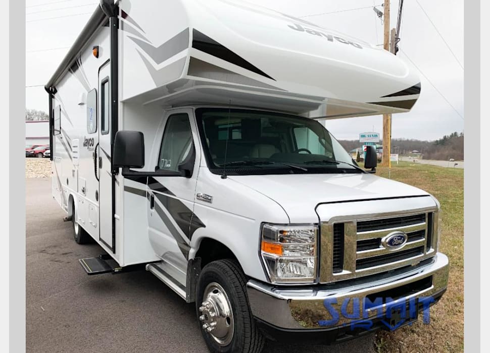 Class C Motor Home rentals in Parkersburg