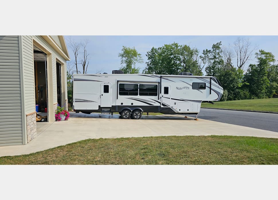 Fifth Wheel rentals in Reinholds