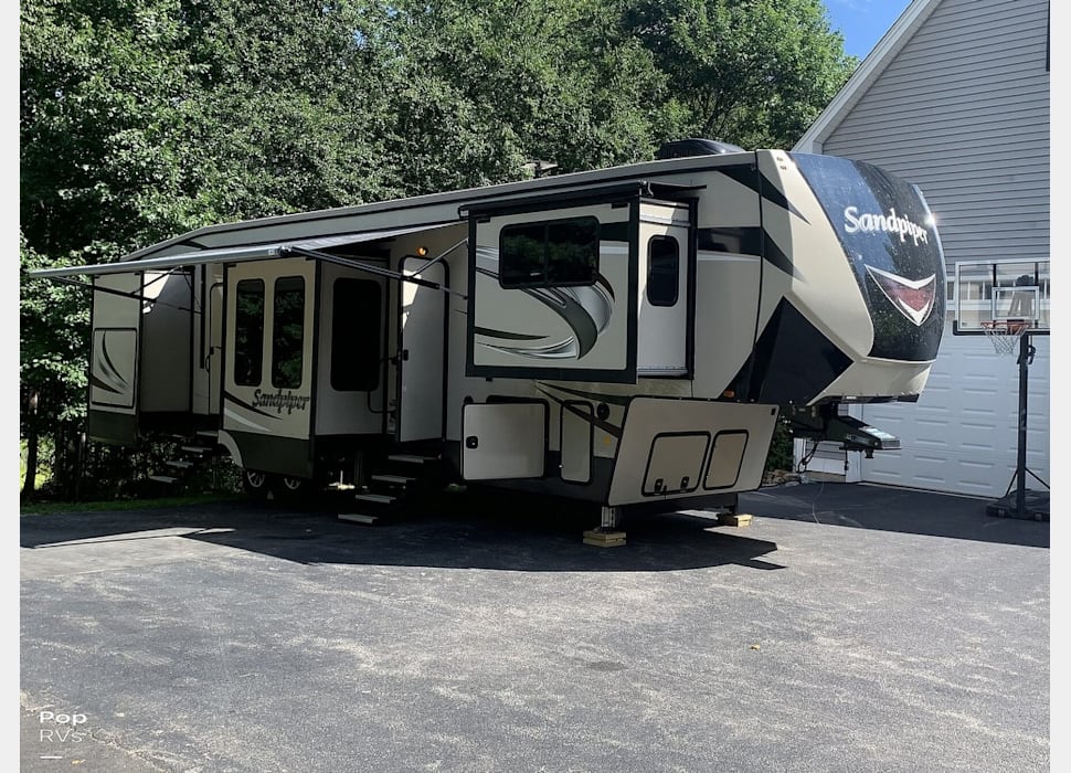 Fifth Wheel rentals in Brookfield