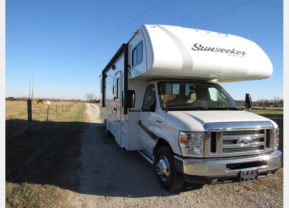 Class C Motor Home rentals in Blue Springs