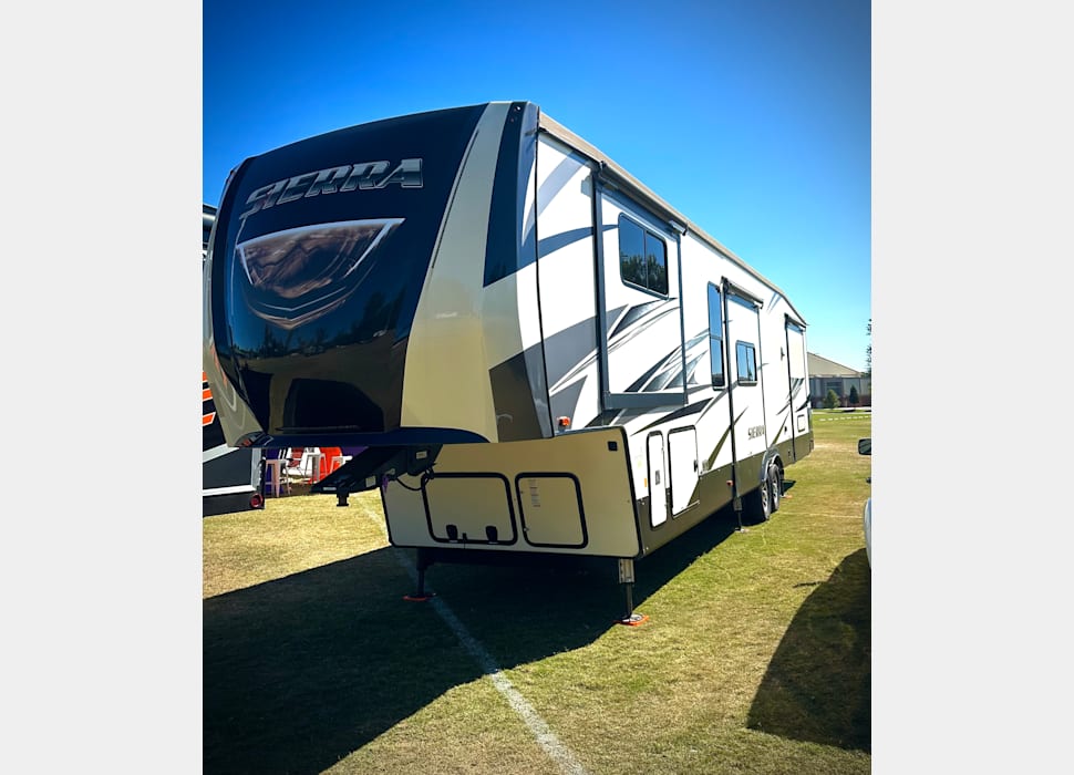 Fifth Wheel rentals in Lexington