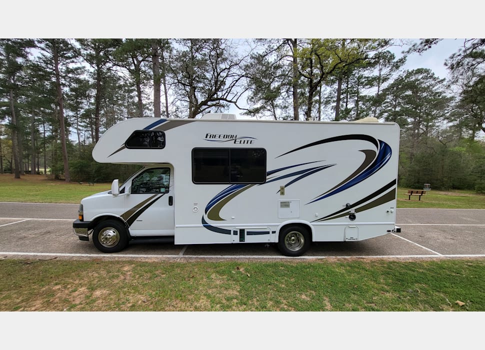 Class C Motor Home rentals in Pasadena