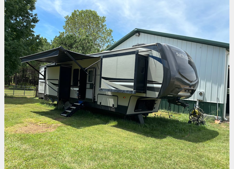 Fifth Wheel rentals in Lacey’s Spring