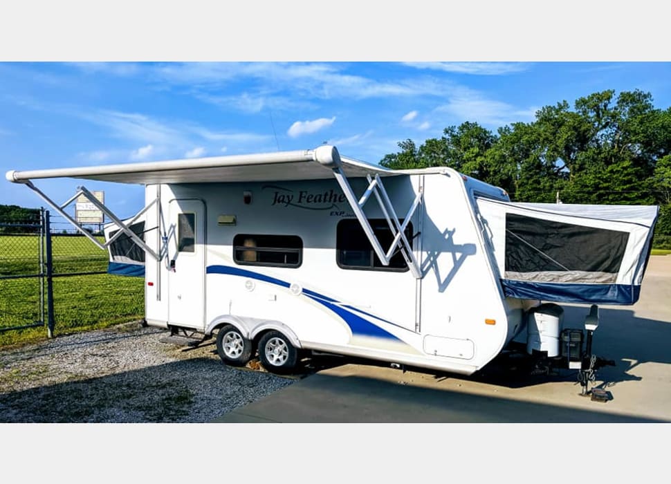 2010 Jayco Jay Feather EXP 19H, RV Rental in Savoy, IL | RVshare.com 2010 Jayco Jay Feather Exp 19h