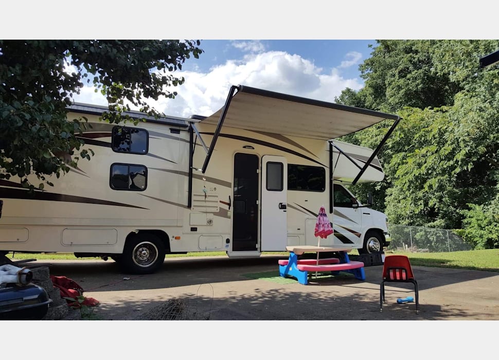 Class C Motor Home rentals in Gallatin