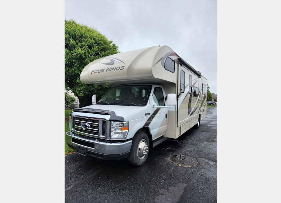 Class C Motor Home rentals in Grand Rapids