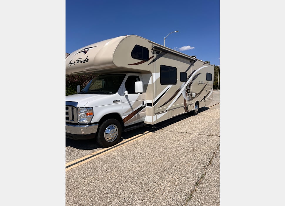 Class C Motor Home rentals in Hesperia