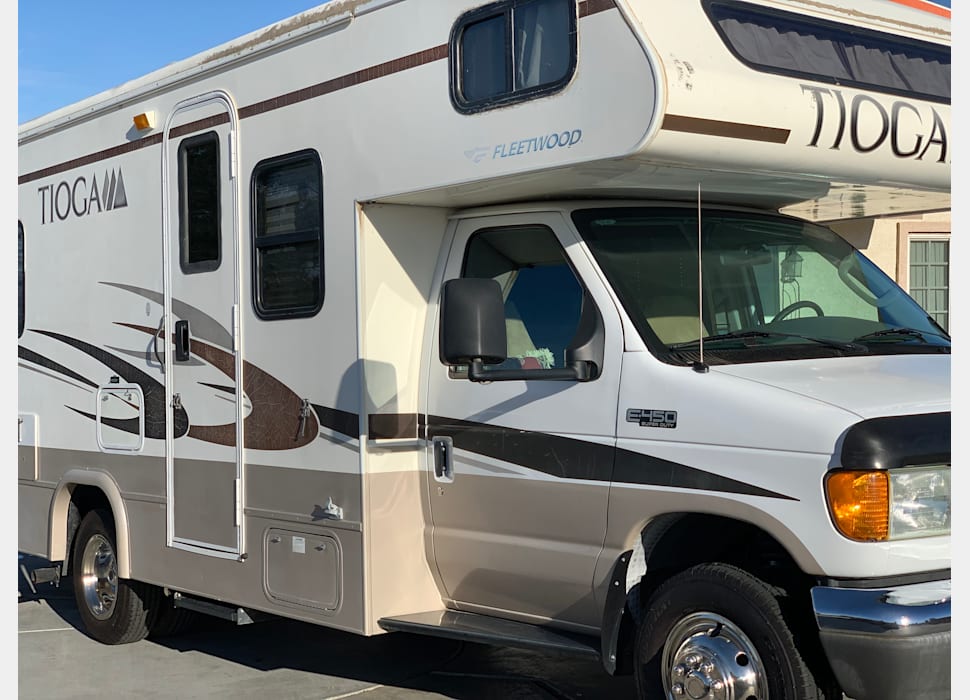 Class C Motor Home rentals in APPLE VALLEY