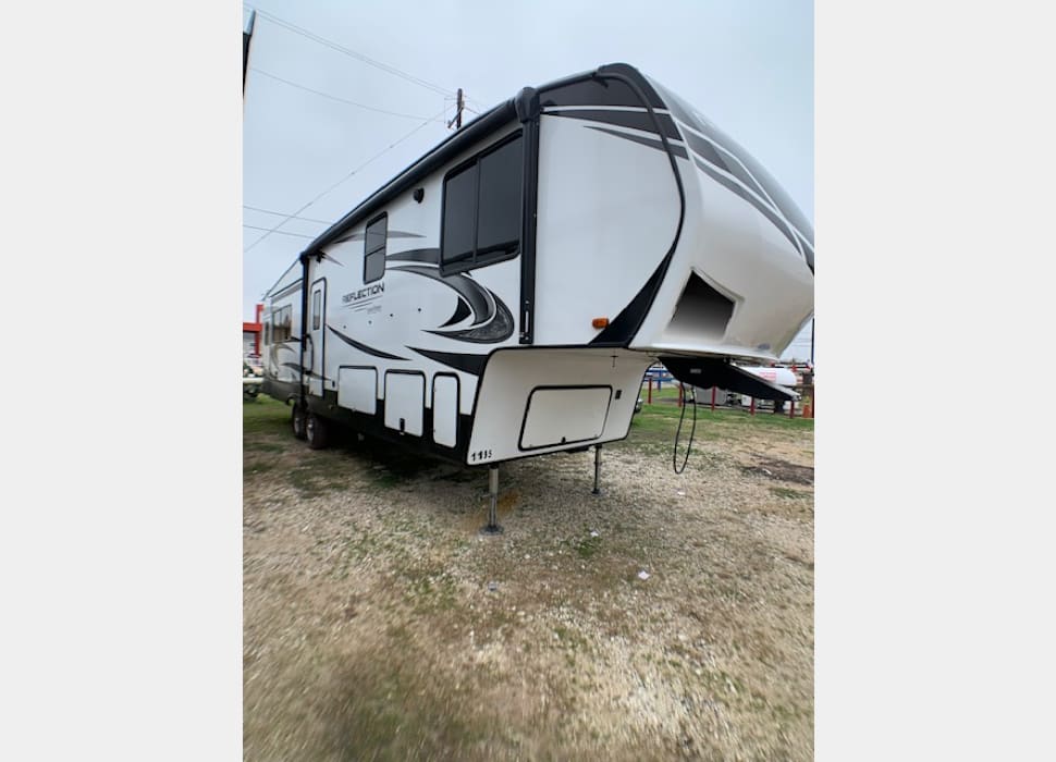 Fifth Wheel rentals in Willis