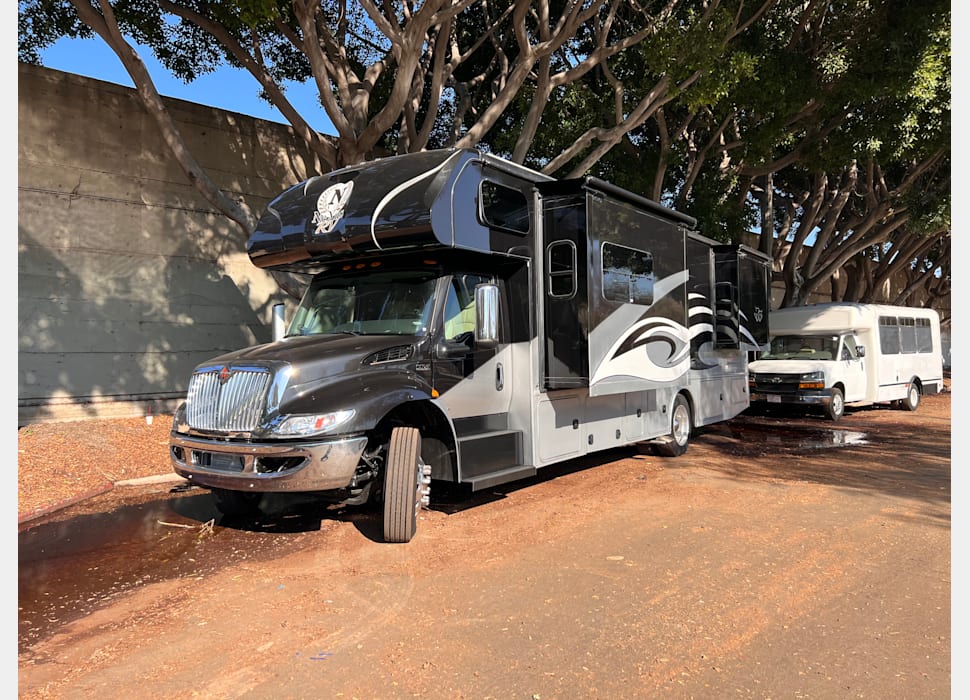 Class C Motor Home rentals in Ontario