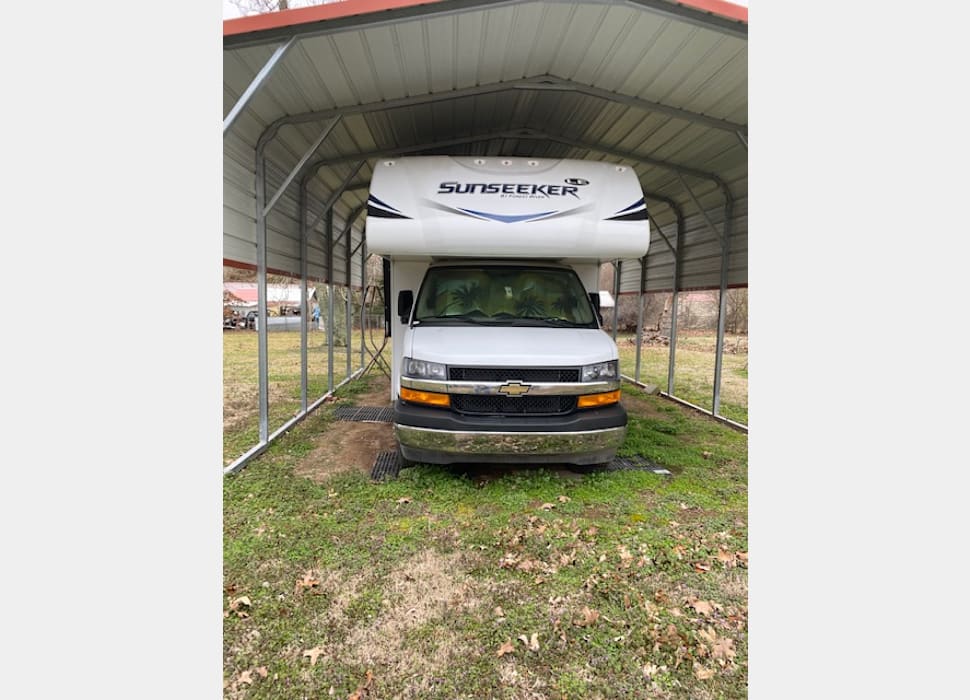 Class C Motor Home rentals in Siloam Springs