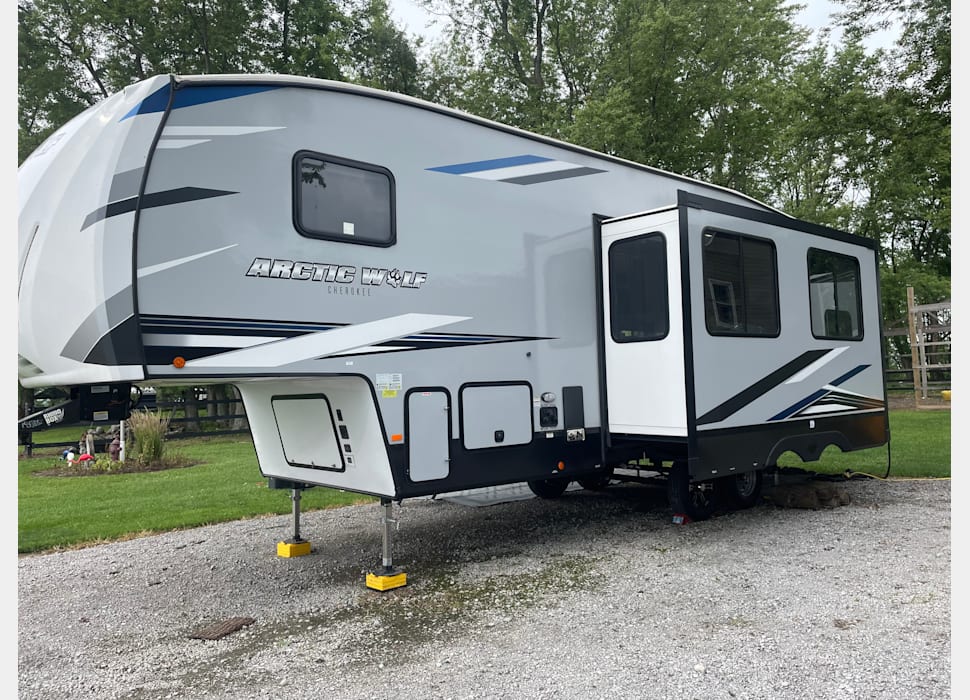 Fifth Wheel rentals in Bedford