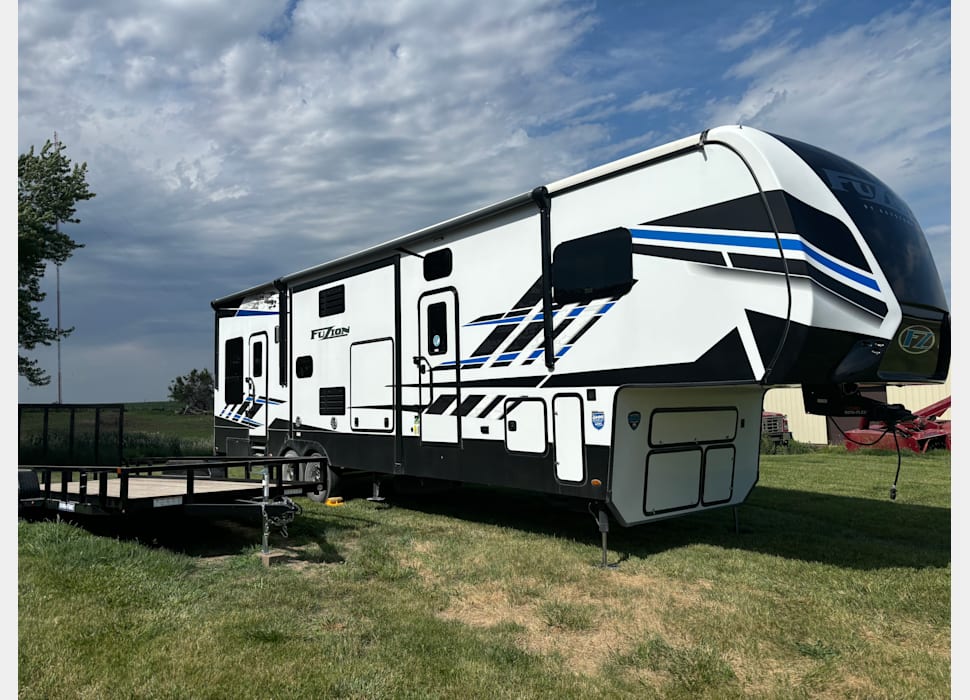 Fifth Wheel rentals in Bettendorf