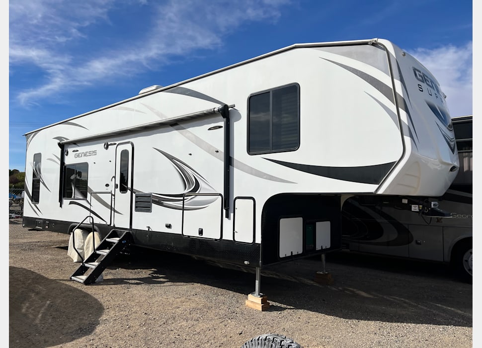 Fifth Wheel rentals in Santa Monica