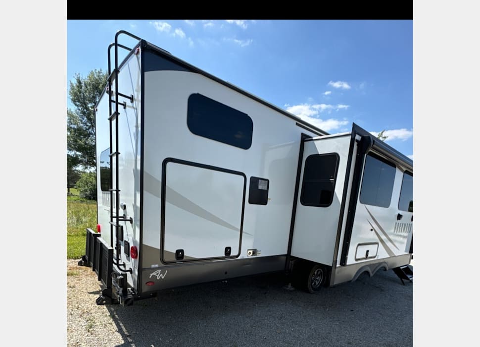Travel Trailer rentals in Newark