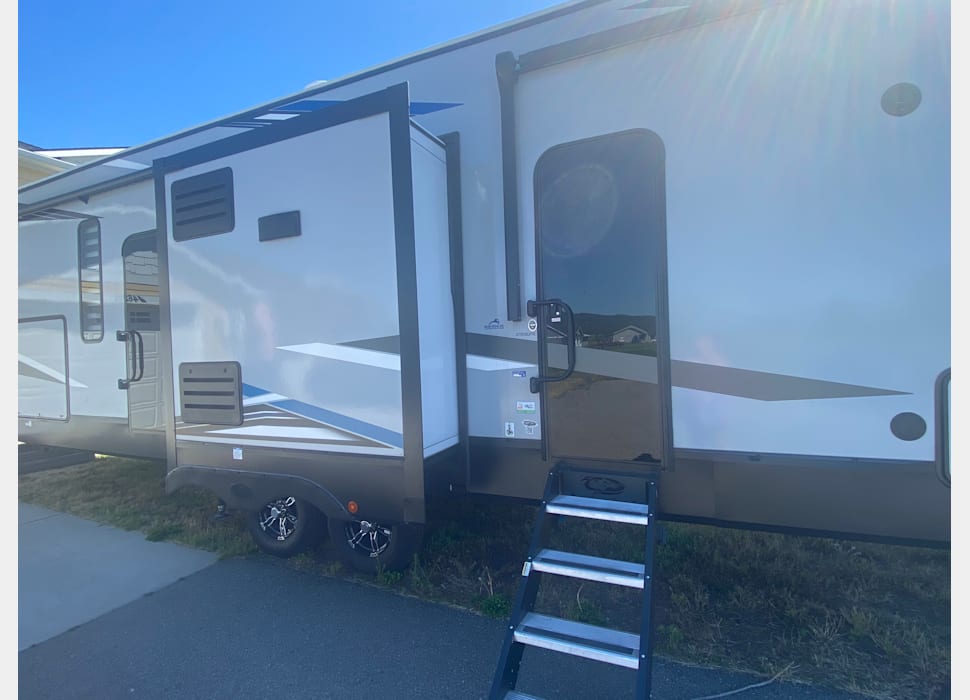 Fifth Wheel rentals in Colville