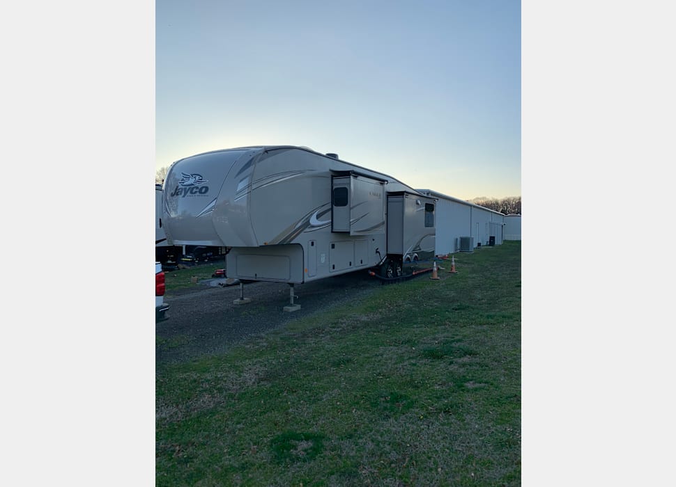 Fifth Wheel rentals in HARRISBURG
