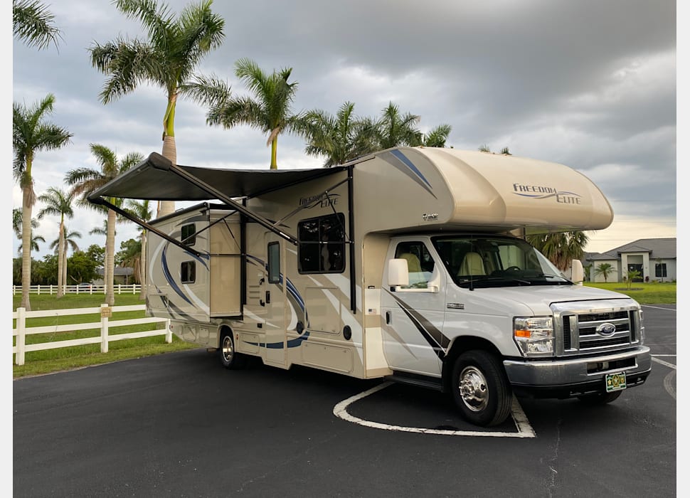 Class C Motor Home rentals in Placida