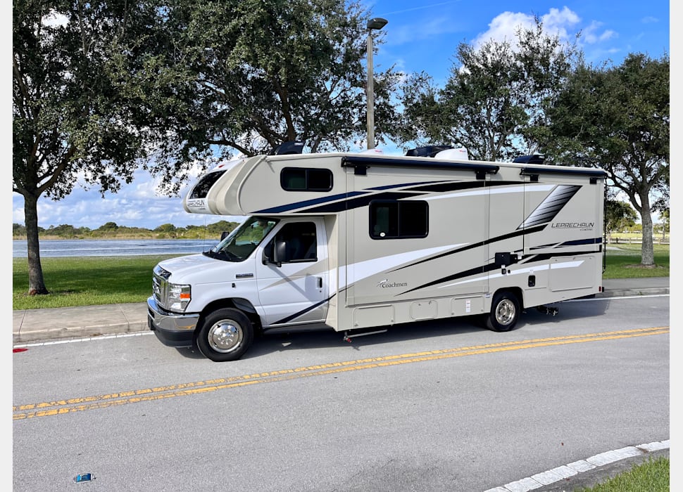Class C Motor Home rentals in Pembroke Pines