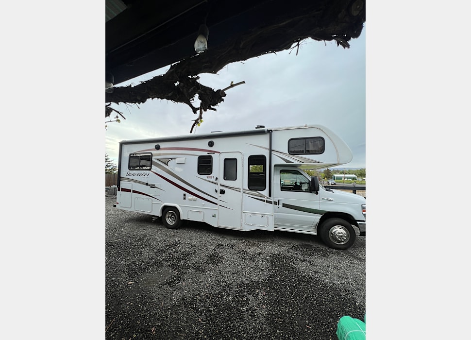 Class C Motor Home rentals in Moses Lake