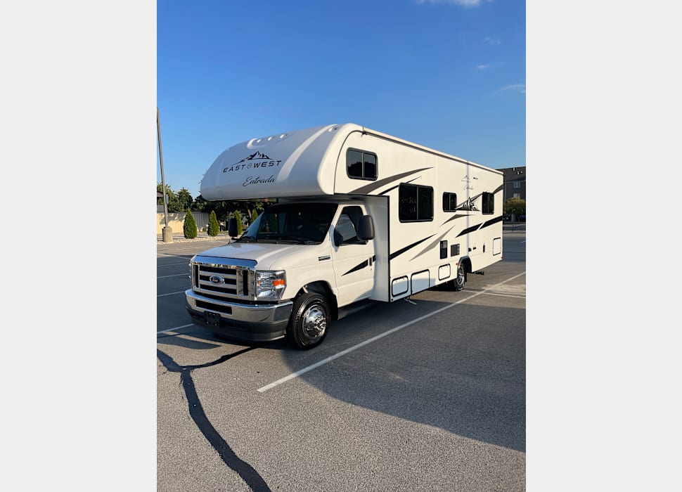 Class C Motor Home rentals in Chenoa