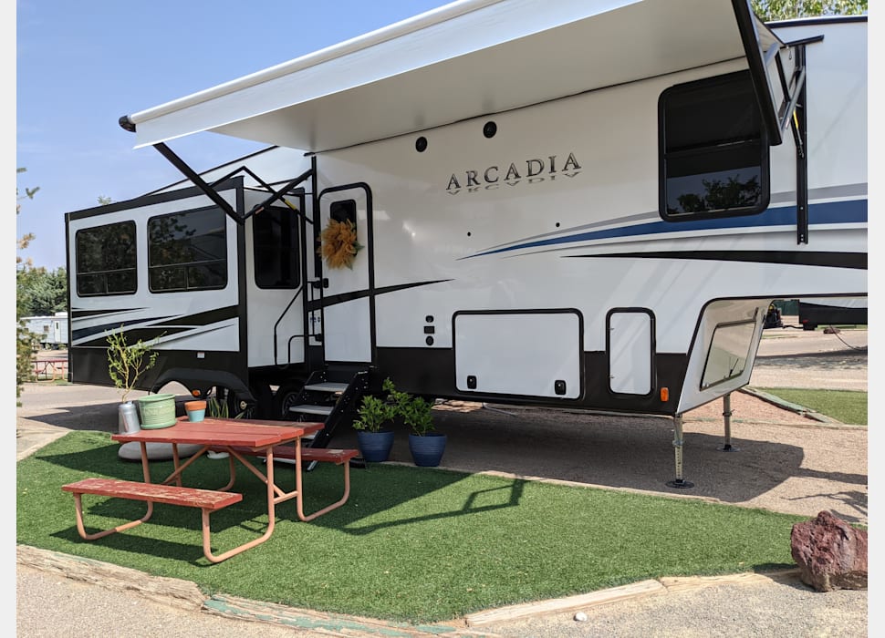 Los LunasRV rentals